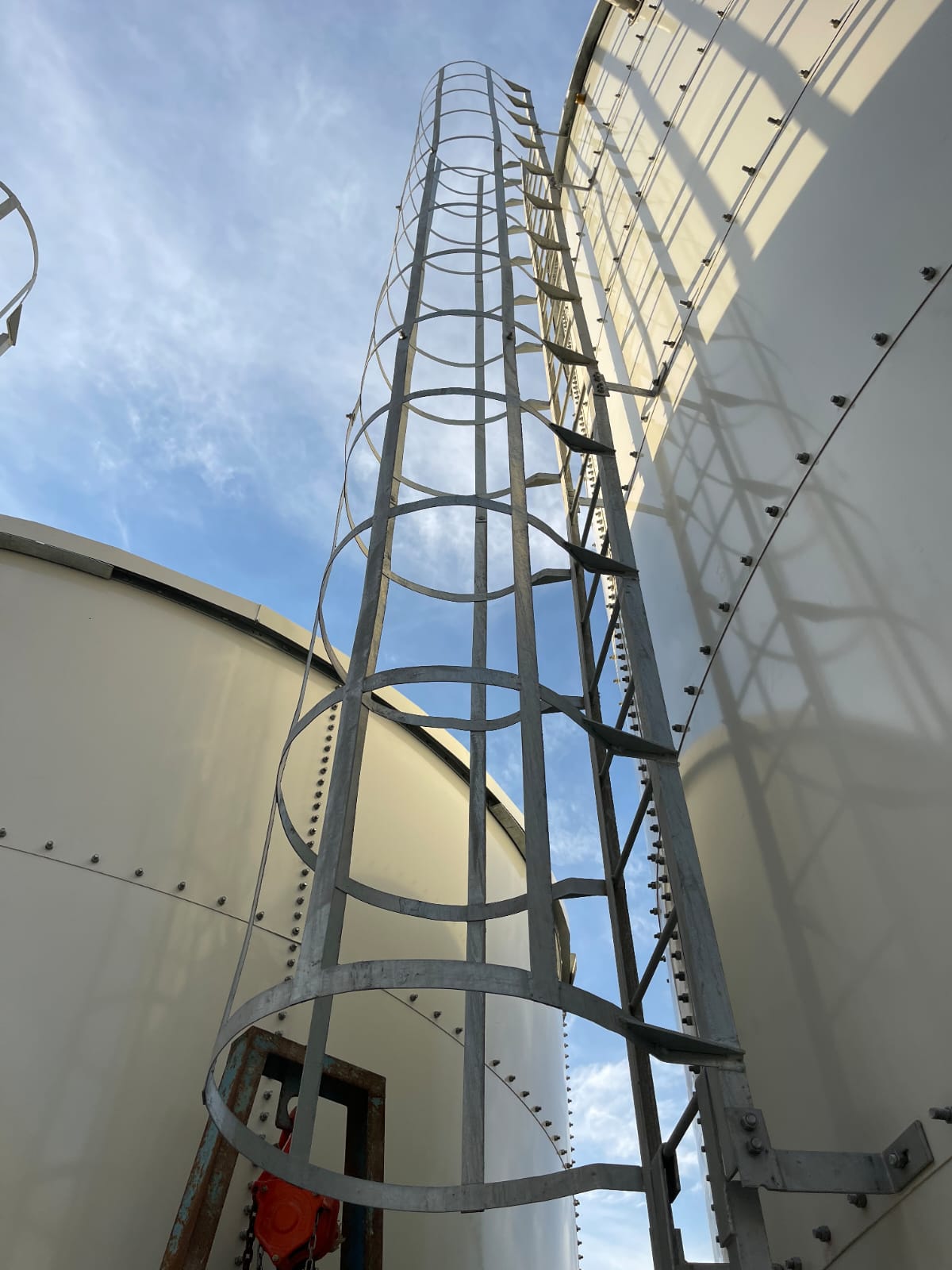 Water storage tank inspection and replacement work in the UAE by Al Karwan Solution FZC